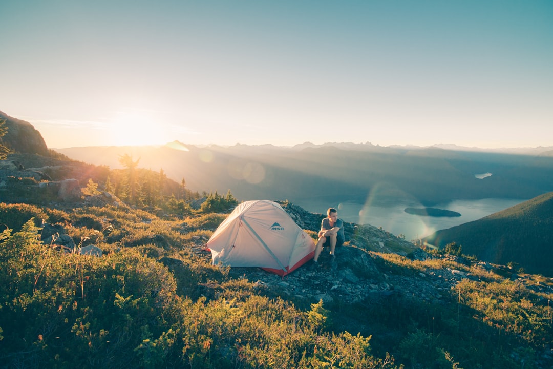 Gør Din Næste Friluftsoplevelse Uforglemmelig med Det Rigtige Campingudstyr